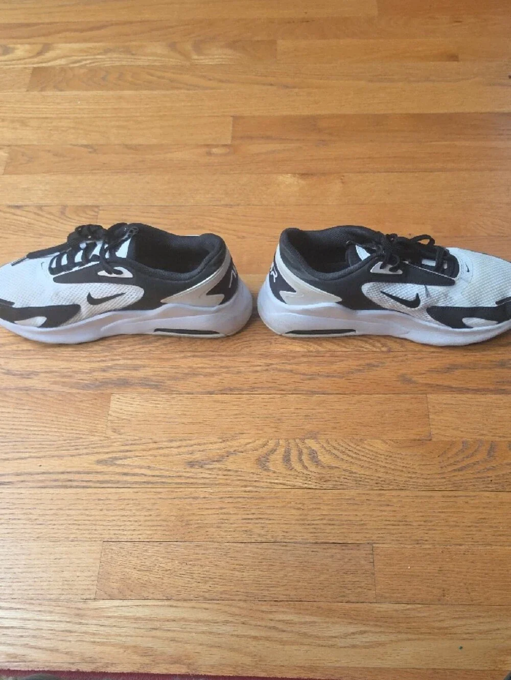 Nike Air Max Bolt White and Black Athletic Running Shoes